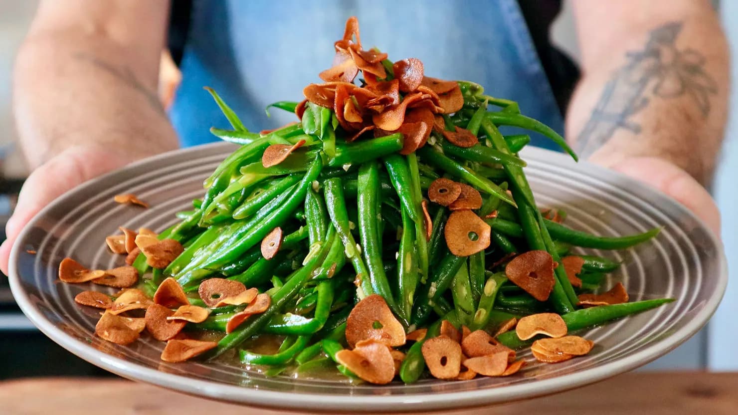The BEST Crispy Garlic Green Beans